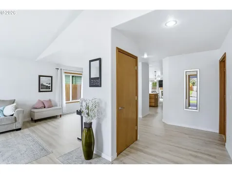 858 SW 24th Street Troutdale OR 97060