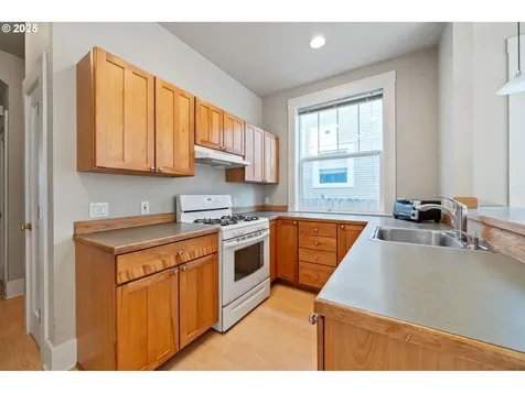 606 NE Tillamook Street Portland OR 97212