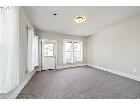 606 NE Tillamook Street Portland OR 97212