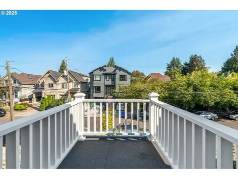 606 NE Tillamook Street Portland OR 97212