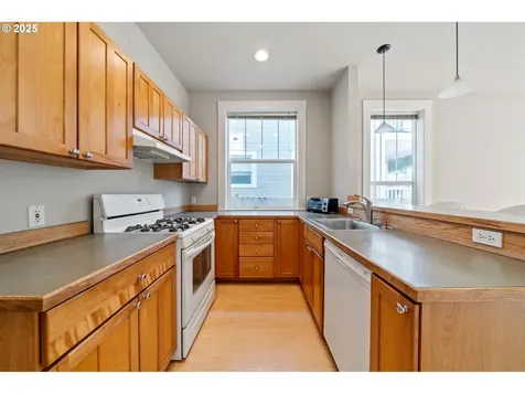 606 NE Tillamook Street Portland OR 97212