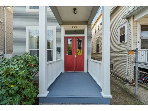 606 NE Tillamook Street Portland OR 97212