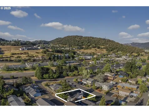 2264 NW Watters Street Roseburg OR 97471