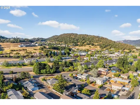 2264 NW Watters Street Roseburg OR 97471