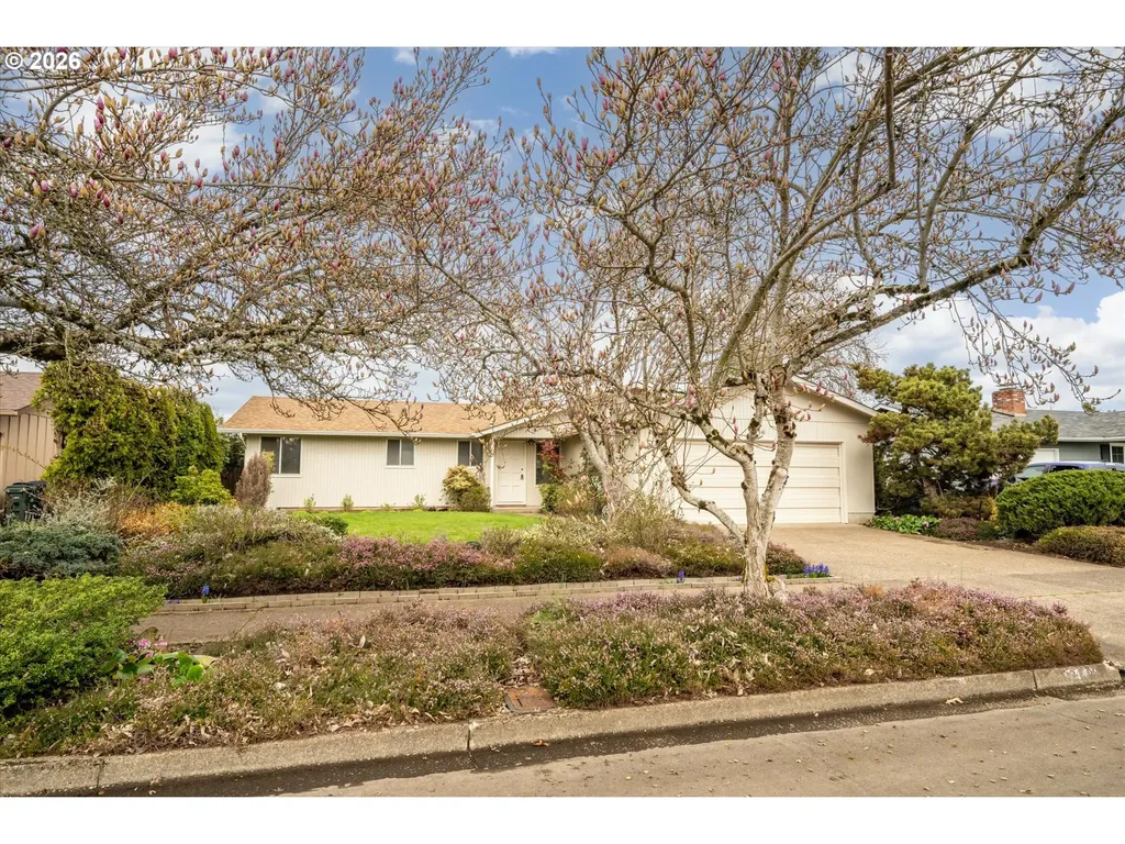 948 V Street Springfield OR 97477