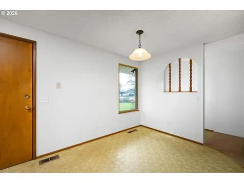 948 V Street Springfield OR 97477