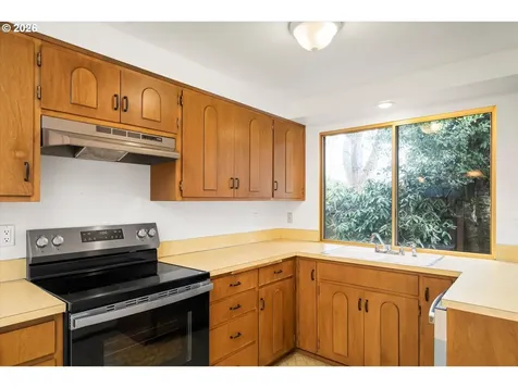 948 V Street Springfield OR 97477