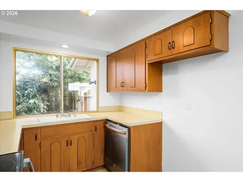 948 V Street Springfield OR 97477