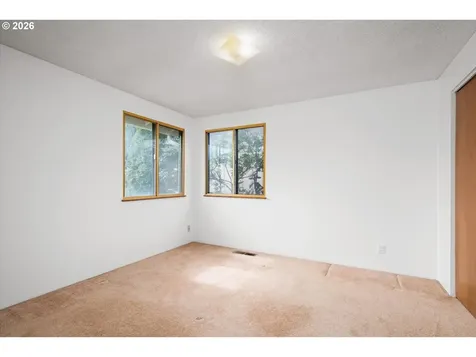 948 V Street Springfield OR 97477