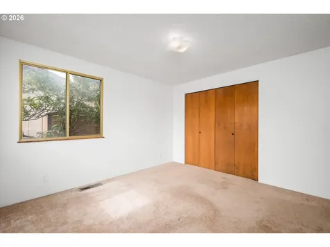 948 V Street Springfield OR 97477