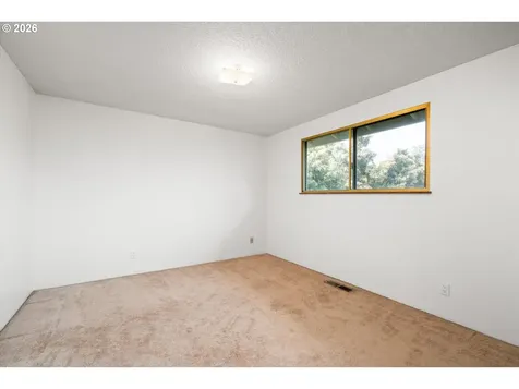 948 V Street Springfield OR 97477