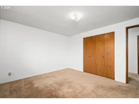948 V Street Springfield OR 97477