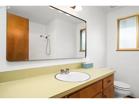 948 V Street Springfield OR 97477