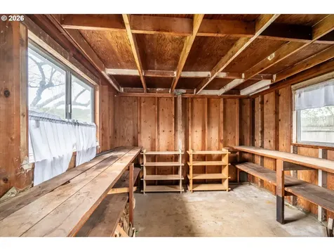 948 V Street Springfield OR 97477