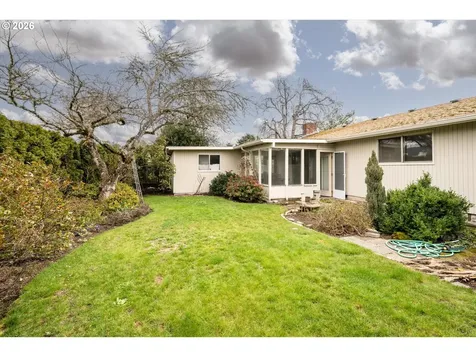 948 V Street Springfield OR 97477