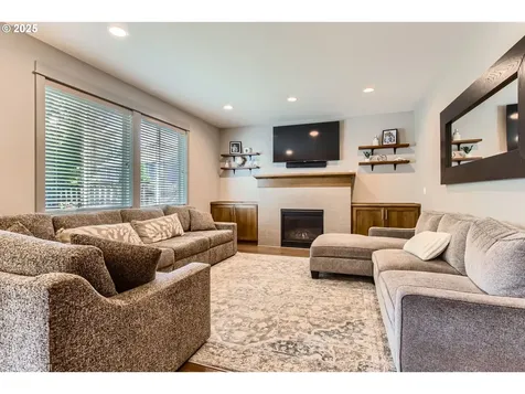 8326 SW Oak Street Portland OR 97223