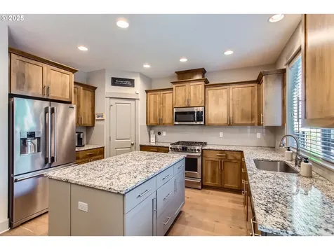 8326 SW Oak Street Portland OR 97223