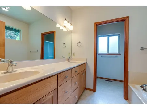 1969 NW Woodland Drive Mcminnville OR 97128