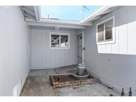 1564 NW Spray Court Roseburg OR 97471