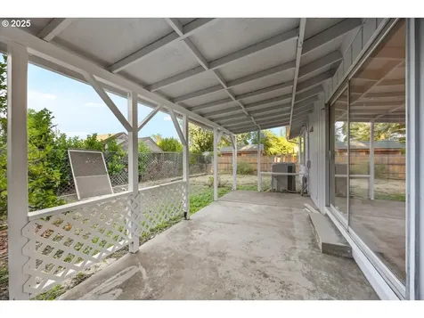 1564 NW Spray Court Roseburg OR 97471