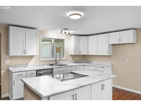 1564 NW Spray Court Roseburg OR 97471
