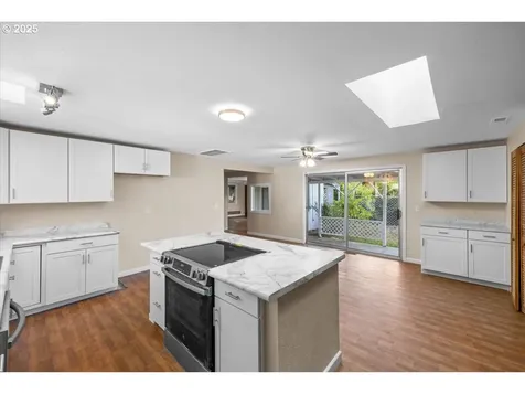 1564 NW Spray Court Roseburg OR 97471