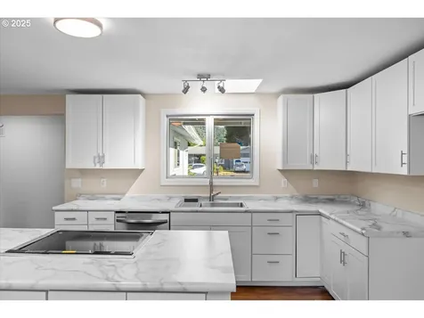 1564 NW Spray Court Roseburg OR 97471