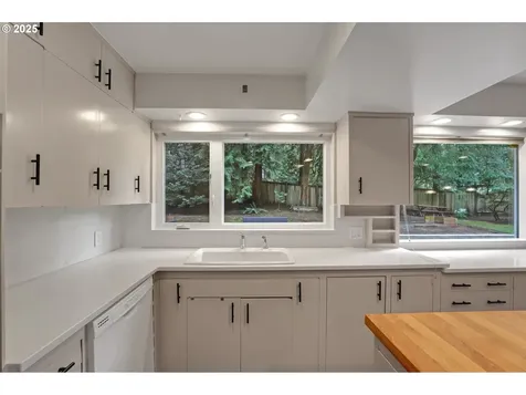 155 SW Midvale Road Portland OR 97219