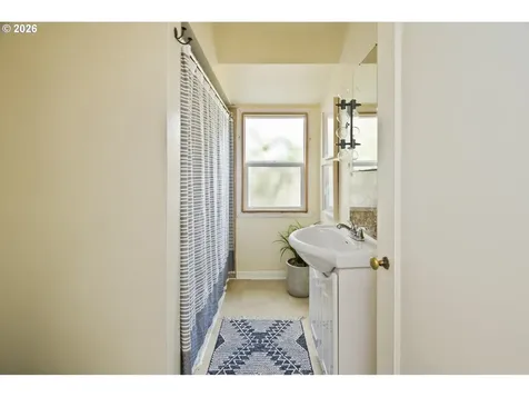 6516 NE 23rd Avenue Portland OR 97211