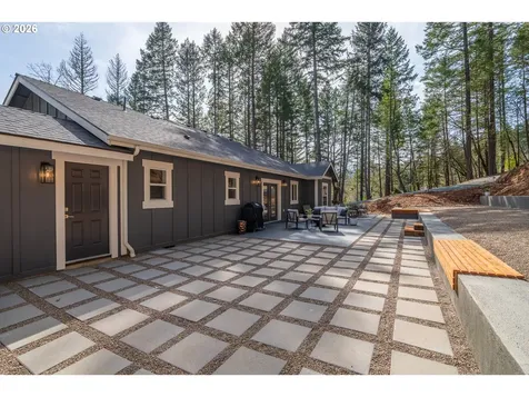 322 Round Prairie Road Wilderville OR 97543