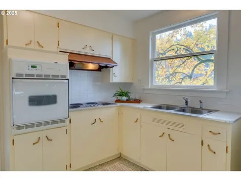 6416 SE Scott Drive Portland OR 97215