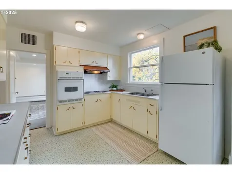 6416 SE Scott Drive Portland OR 97215