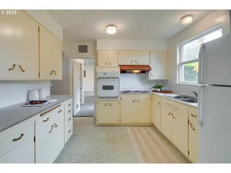 6416 SE Scott Drive Portland OR 97215