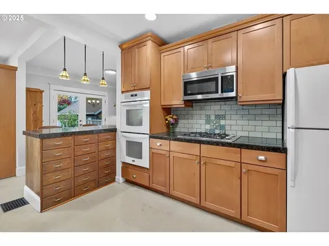 1839 SE 42nd Avenue Portland OR 97215