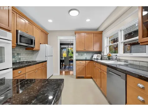 1839 SE 42nd Avenue Portland OR 97215