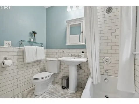 1839 SE 42nd Avenue Portland OR 97215