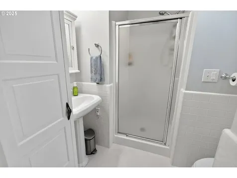 1839 SE 42nd Avenue Portland OR 97215