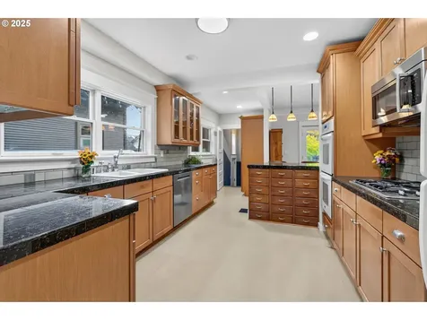 1839 SE 42nd Avenue Portland OR 97215