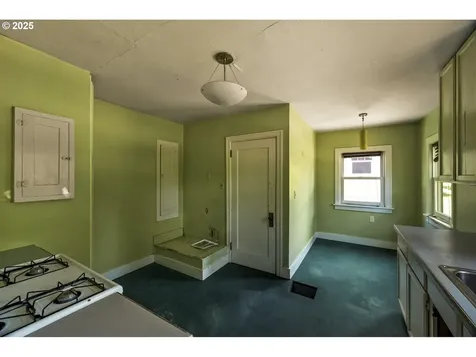 3955 SE Kelly Street Portland OR 97202