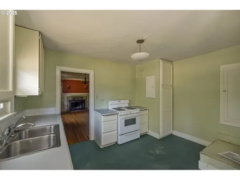3955 SE Kelly Street Portland OR 97202