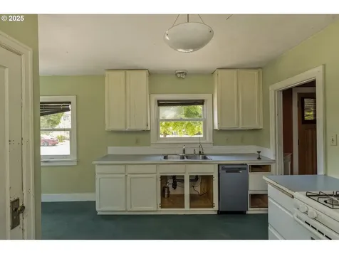 3955 SE Kelly Street Portland OR 97202