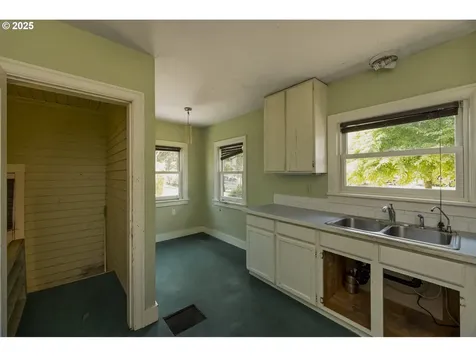 3955 SE Kelly Street Portland OR 97202