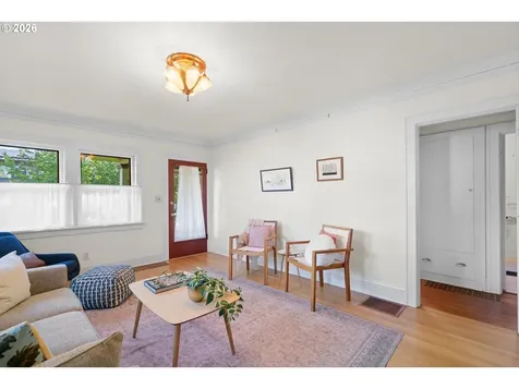 4326 SE Main Street Portland OR 97215