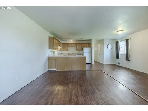 106/108 S 72nd Street Springfield OR 97478