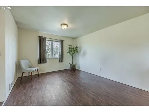 106/108 S 72nd Street Springfield OR 97478