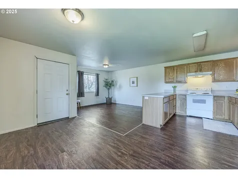 106/108 S 72nd Street Springfield OR 97478