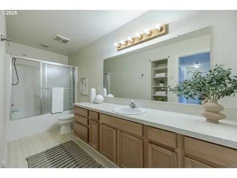106/108 S 72nd Street Springfield OR 97478