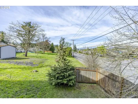 106/108 S 72nd Street Springfield OR 97478