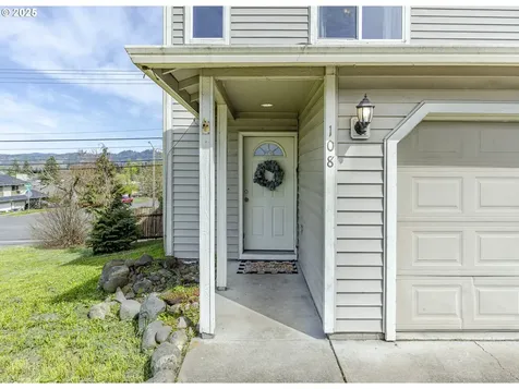 106/108 S 72nd Street Springfield OR 97478