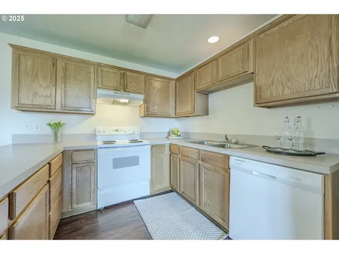 106/108 S 72nd Street Springfield OR 97478